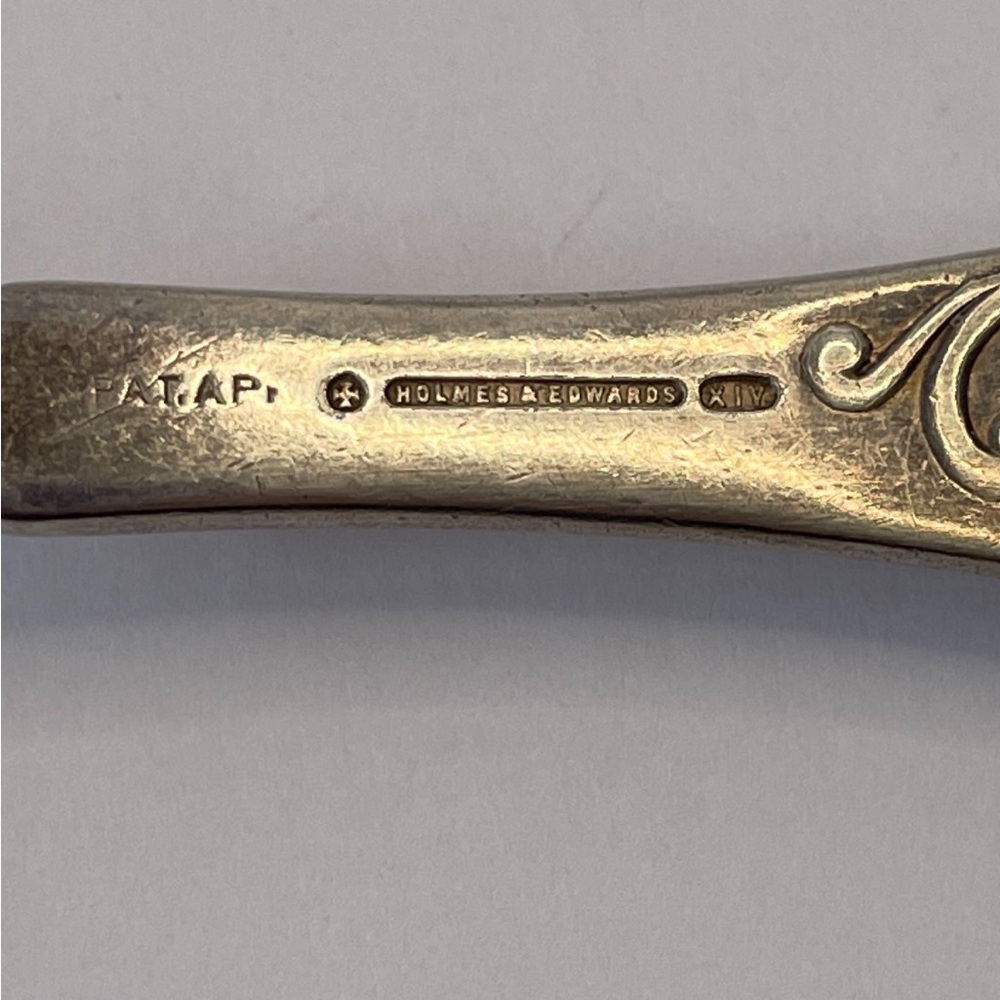 Vintage Holmes & Edwards Silverplate butter spreader. - Picture 4 of 7